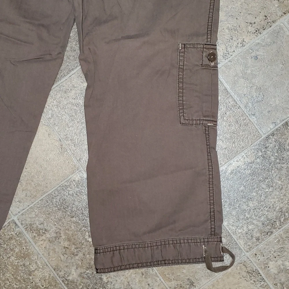 Levi's Khaki Cargo Cropped Pants